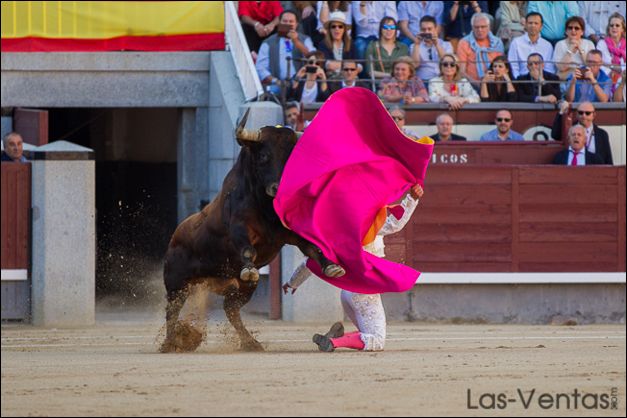 Miguel Abellán recibió así a sus dos toros